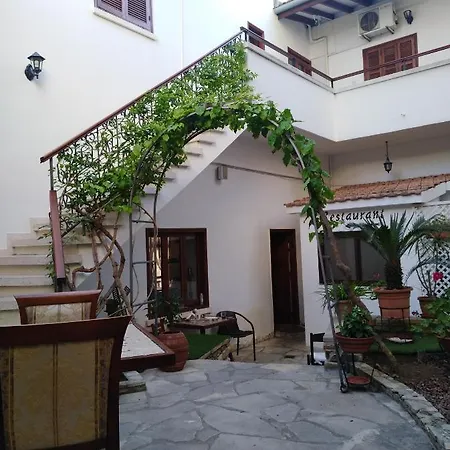 מלון Lefkara Hotel פאנו לפקארה